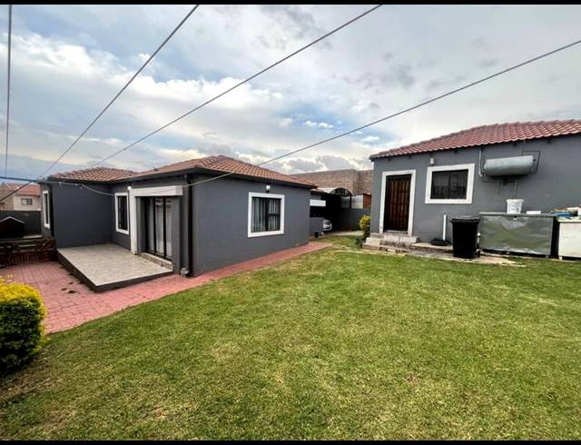 3 BEDROOM HOUSE FOR SALE IN EMDENI